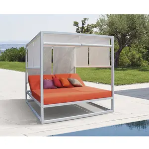 Meubles modernes de plage de piscine d'hôtel double lit de repos extérieur de cadre en aluminium blanc avec des rideaux