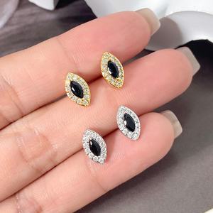 เครื่องประดับฟ็อกซี่มาใหม่ ต่างหูแฟชั่นทรงตาปีศาจประดับเพชรซิร์โคเนีย ดีไซน์สวยหรู ทอง 18K สำหรับผู้หญิง - Product Image 2