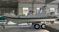 Bateau pneumatique rigide de luxe de 6,8 m en Hypalon PVC, coque en fibre de verre à fond en V profond, console centrale stable, pont en teck, yacht sportif RIB
