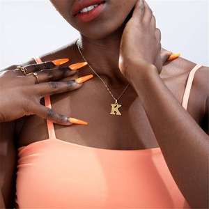 Nuevo y elegante collar de 26 letras de acero inoxidable para parejas, joyería exquisita con colgantes de letras en forma de pareja - Product Image 4