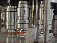 Machine de remplissage et d'emballage de boissons en bouteille entièrement automatique 10000 Bph 4 en 1 Ligne de production d'eau minérale