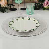 Assiette en céramique au design floral unique, polyvalente pour servir et offrir en cadeau, vaisselle élégante pour la maison et la cuisine