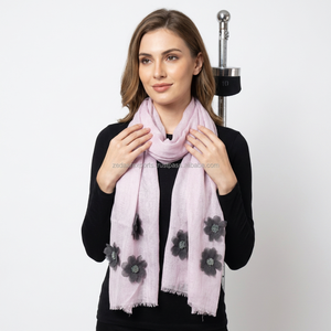 Écharpes et châles traditionnels en lin faits à la main pour femmes, design personnalisé exquis, tendance, été, uni/à rayures, longueur courte - Product Image 2