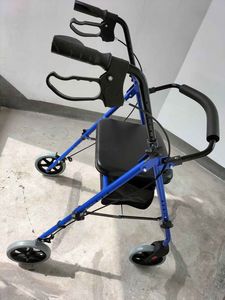 Andador Ligero de Aluminio <span class=keywords><strong>para</strong></span> Adultos, Plegable, Compacto, Ahorra Espacio, Altura Ajustable, <span class=keywords><strong>para</strong></span> Personas Mayores o con Parálisis Cerebral - Product Image 4