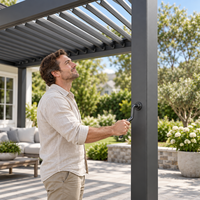 Pergola bioclimatique motorisée en aluminium avec toit à lames orientables, certifiée CE TUV NG-MP2026