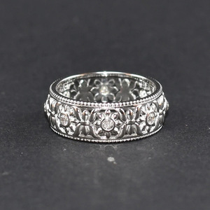 Anello Vintage Inciso con Motivo Floreale Portafortuna, Stile Etnico, Gioiello Tradizionale Unisex di Yunnan Miao - Product Image 1
