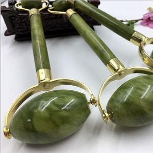 Massaggiatore Facciale Portatile HongYu in Giada Xiuyan Verde con Funzione Rilassante, Rullo per <span class=keywords><strong>Massaggio</strong></span> <span class=keywords><strong>Viso</strong></span>, Set Gua Sha, Confezione Personalizzata - Product Image 6