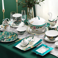 Service de table en porcelaine fine de style européen, minimaliste et luxueux, avec bordure dorée, 52 pièces, emballé dans un coffret cadeau