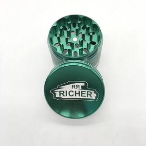 Broyeur à herbes sèches en alliage d'aluminium à 4 couches, durable et luxueux, vente en gros, emballage en vrac, logo personnalisé pour utilisation - Product Image 1