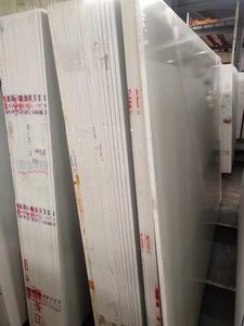 אבן קוורץ לבן טהור באיכות גבוהה עבור משטחי ריצוף ועיצוב פנים