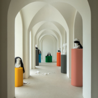 Étagère en papier colorée personnalisée, étagère pliante cylindrique, présentoir cylindrique en acrylique pour la décoration de défilés de mode