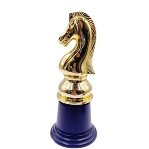 Adornos de trofeo de caballo dorado, adornos de ajedrez, muebles para el hogar de caballo de guerra - Product Image 1
