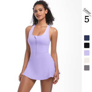 Ensemble 2 pièces pour femme : Short de sport taille haute uni avec logo personnalisé, demi-fermeture éclair et dos nageur, et Jupe de golf ou Robe de tennis - Product Image 1