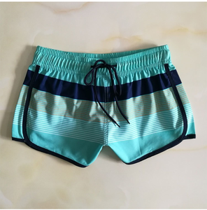 <span class=keywords><strong>Shorts</strong></span> de plage élastiques à séchage rapide pour femmes - Légers, respirants, <span class=keywords><strong>shorts</strong></span> de bain pour des vacances décontractées - Product Image 1