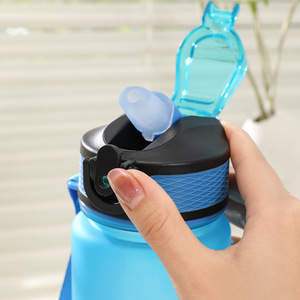 Summer Gradient Frosted <b>Flip</b> <b>Top</b> Sports Water <b>Bottle</b> 1000ml Portable With Straw For Women Men Students - Product Image 3