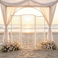 Support de toile de fond incurvé blanc réutilisable en cristal avec cadre métallique perlé en acrylique pour la décoration de mariages et de banquets d'anniversaire