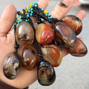 Batu Onyx Poles Bentuk Bebas 3-4.5cm, Batu Akik Sardonyx Grosir, Batu Permata Liontin - Product Image 2