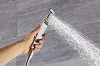 Ensemble de douche sur pied en acier inoxydable avec mitigeur de bain, idéal pour appartement, pommeau de douche effet pluie douce, finition brossée, chrome poli 360°