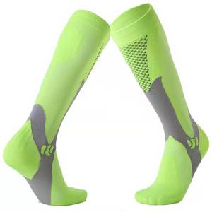 <span class=keywords><strong>Precio</strong></span> <span class=keywords><strong>de</strong></span> fábrica Calcetines <span class=keywords><strong>de</strong></span> compresión <span class=keywords><strong>Medias</strong></span> 20-30 Mmhg Hombres Mujeres Calcetines deportivos <span class=keywords><strong>para</strong></span> maratón Ciclismo Fútbol Venas varicosas - Product Image 6