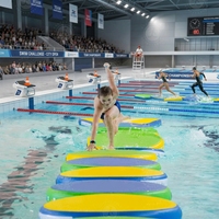 Plateforme flottante gonflable personnalisable avec logo couleur, plateforme aquatique gonflable robuste de qualité commerciale pour les divertissements aquatiques