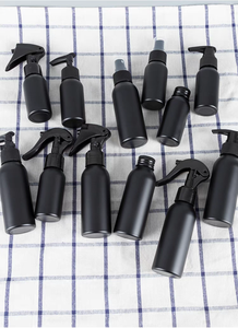 Bouteille de <span class=keywords><strong>parfum</strong></span> en <span class=keywords><strong>a</strong></span>érosol en aluminium noir mat de 100ml 250ml 500ml avec <span class=keywords><strong>pompe</strong></span> de pulvérisation de brouillard de soins personnels - Product Image 5