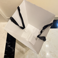Sacs fourre-tout de luxe en papier blanc laminé, écologiques, avec logo personnalisé, pour fleuristes de mariage, avec corde, pour emballage de fleurs, vente en gros