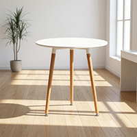 Table de salle à manger au design luxueux et épuré, avec pieds en bois durables, idéale pour salon, cuisine, hôtel, magasin
