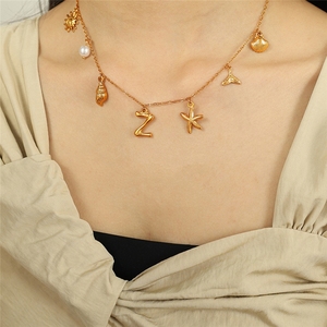 Collares de Joyería Fina y Moderna al por Mayor con Colgante de Cadena de Acero Inoxidable Chapado en Oro de 18K con Iniciales del Alfabeto de 26 Letras Mayúsculas - Product Image 1