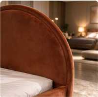 Tempat Tidur Modern Bergaya Wingback dengan Detail Tufted Vertikal, Headboard Berbahan Beludru Hitam Bergaris, Tempat Tidur Platform Berlapis Kain, Ukuran King dan Queen, Perabot Kamar Tidur