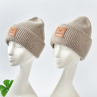 Parche de cuero con logotipo personalizado, gorro de punto de lana cálido con puños, gorros de invierno Unisex, gorro para mujeres y hombres