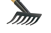 Râteau de jardin haut de gamme avec manche en bois : un outil indispensable pour le travail du sol et l'entretien paysager efficaces