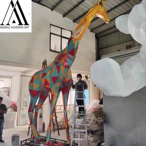 屋外設置公共ディスプレイ大カラフルな幾何学的キリン彫刻装飾グラスファイバー等身大キリン像 - Product Image 1