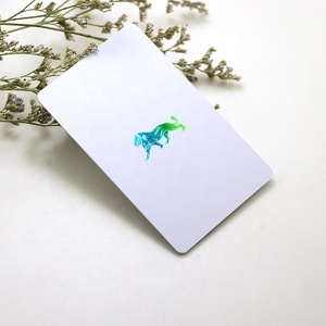 Tarjeta de Control de Acceso NFC de PVC en Blanco con Interfaz de Comunicación RFID de 13.56MHz Personalizada, Resistente al Agua, con Código Láser y Estampado en Caliente - Product Image 2