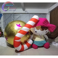 Ensemble de décorations de Noël gonflables géantes avec canne en sucre, boule dorée et mascotte fille pour centre commercial