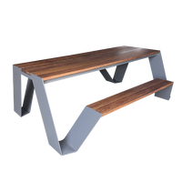 Ensemble de table à manger d'extérieur en bois moderne en plastique résistant aux intempéries avec cadre en acier forgé de couleur personnalisable pour l'hôtel et le jardin
