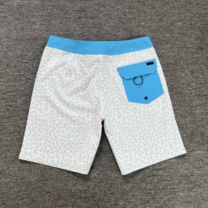 Shorts de sport pour homme à haute élasticité, séchage rapide, respirant, avec poche zippée - Product Image 2