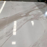 ZGSTONE Moderne Poli Grande Dalle Salle De Bains Marbre Artificiel Or Vein Calacatta Carrelage Mur