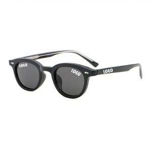 Nouvelles Lunettes de Soleil Unisexe Rétro Simples à Branches Amovibles, Protection UV400, Verres Transparentes en PC, Logo Personnalisé, Dégradé Orange et Blanc - Product Image 1