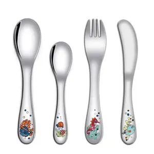 प्यारा स्टेनलेस स्टील उत्कीर्ण पशु बच्चों flatware सेट SS18/8 लवली कांटा और चम्मच बच्चे कटलरी सेट उभरा चांदी के बर्तन