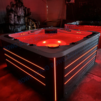 Baignoire de massage en acrylique de luxe pour cinq personnes, sièges ergonomiques, jets d'hydrothérapie, éclairage LED, contrôle thermostatique pour spa à domicile