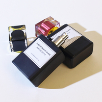 Flacon de parfum carré en verre noir vintage portable OEM personnalisé de 30 ml, 50 ml, 100 ml avec couvercle en plastique