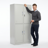 Armoire de rangement en acier anti-humidité à 4 portes avec panneaux de porte lisses et barres de suspension fixes pour les uniformes des employés de salon de beauté