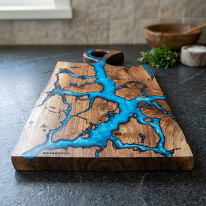 Planche à découper en bois rectangulaire avec poignée en résine bleue motif rivière - Product Image 3