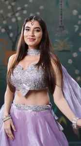 Lehenga Choli brodé lavande pour femme, tenue ethnique de créateur, avec blouse à sequins, jupe et dupatta, idéal pour mariage et fêtes - Product Image 2