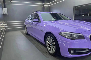 Vinilo para rotulación de vehículos, color lavanda púrpura, PET de 6.5mil, alto brillo, con tecnología Air Release, antiarañazos, para cambio de color automotriz de carrocería completa. - Product Image 4