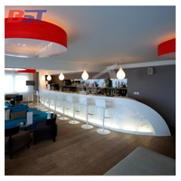 Comptoir de bar en forme de bateau au design moderne avec éclairage LED pour hôtel, centre commercial et salle de sport, mobilier commercial