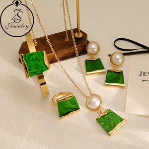 1個入りクリスタル女性用ジュエリーセットフェザーペンダントネックレスリングとイヤリング人気デザイナースタイル4個入りジュエリーセット - Product Image 5