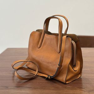 Nouveau sac fourre-tout décontracté en cuir véritable pour femme, taille moyenne, avec fermeture éclair, doublure en coton et surpiqûres, sac à bandoulière - Product Image 1