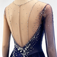 Robe de patinage artistique à manches longues dégradé noir et rose, dos profondement ouvert, ornée de strass, pour spectacle de danse sur glace