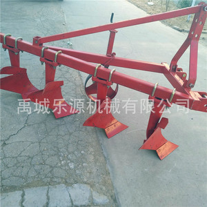 Charrue mécanique hydraulique réversible Yu Cheng Le Yuan pour labour profond, équipement agricole rouge - Product Image 4